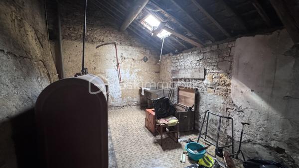 🔨 EXCLUSIVITÉ 🔨

Découvrez cette maison a rénover entièrement sur la place du village de DOUZY.

👉🏿Elle se compose comme tel :
 
. Entrée
. Cuisine
. Séjour
. Wc
. Accès au garage pouvant être rénover afin d'agrandir la maison avec la création d'une salle de bain et d'un salon.

👉🏿A L'étage : 

. Deux chambres

👉🏿Grenier : 

. Aménagement de deux chambres supplémentaires possible.

➕Les plus de cette maison : 

. Double vitrage PVC à l'étage
. Un terrain non attenant pouvant être loué pour une meilleure rentabilité.
. Toiture correcte 

Audit et Dpe a disposition.

Visites à tous moments