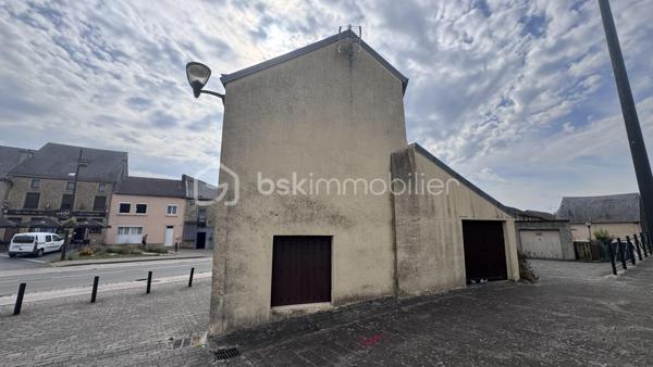 🔨 EXCLUSIVITÉ 🔨

Découvrez cette maison a rénover entièrement sur la place du village de DOUZY.

👉🏿Elle se compose comme tel :
 
. Entrée
. Cuisine
. Séjour
. Wc
. Accès au garage pouvant être rénover afin d'agrandir la maison avec la création d'une salle de bain et d'un salon.

👉🏿A L'étage : 

. Deux chambres

👉🏿Grenier : 

. Aménagement de deux chambres supplémentaires possible.

➕Les plus de cette maison : 

. Double vitrage PVC à l'étage
. Un terrain non attenant pouvant être loué pour une meilleure rentabilité.
. Toiture correcte 

Audit et Dpe a disposition.

Visites à tous moments