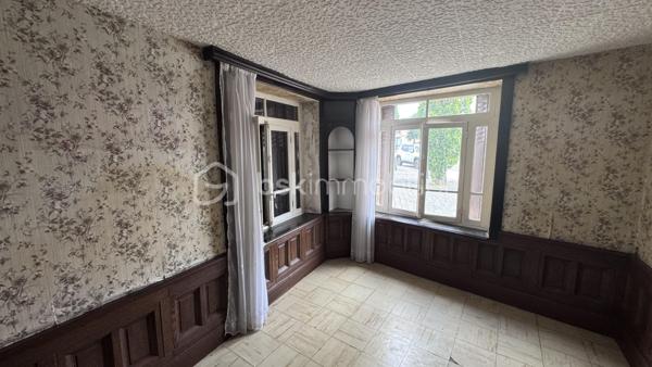🔨 EXCLUSIVITÉ 🔨

Découvrez cette maison a rénover entièrement sur la place du village de DOUZY.

👉🏿Elle se compose comme tel :
 
. Entrée
. Cuisine
. Séjour
. Wc
. Accès au garage pouvant être rénover afin d'agrandir la maison avec la création d'une salle de bain et d'un salon.

👉🏿A L'étage : 

. Deux chambres

👉🏿Grenier : 

. Aménagement de deux chambres supplémentaires possible.

➕Les plus de cette maison : 

. Double vitrage PVC à l'étage
. Un terrain non attenant pouvant être loué pour une meilleure rentabilité.
. Toiture correcte 

Audit et Dpe a disposition.

Visites à tous moments