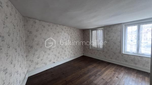 🔨 EXCLUSIVITÉ 🔨

Découvrez cette maison a rénover entièrement sur la place du village de DOUZY.

👉🏿Elle se compose comme tel :
 
. Entrée
. Cuisine
. Séjour
. Wc
. Accès au garage pouvant être rénover afin d'agrandir la maison avec la création d'une salle de bain et d'un salon.

👉🏿A L'étage : 

. Deux chambres

👉🏿Grenier : 

. Aménagement de deux chambres supplémentaires possible.

➕Les plus de cette maison : 

. Double vitrage PVC à l'étage
. Un terrain non attenant pouvant être loué pour une meilleure rentabilité.
. Toiture correcte 

Audit et Dpe a disposition.

Visites à tous moments