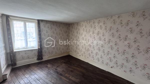 🔨 EXCLUSIVITÉ 🔨

Découvrez cette maison a rénover entièrement sur la place du village de DOUZY.

👉🏿Elle se compose comme tel :
 
. Entrée
. Cuisine
. Séjour
. Wc
. Accès au garage pouvant être rénover afin d'agrandir la maison avec la création d'une salle de bain et d'un salon.

👉🏿A L'étage : 

. Deux chambres

👉🏿Grenier : 

. Aménagement de deux chambres supplémentaires possible.

➕Les plus de cette maison : 

. Double vitrage PVC à l'étage
. Un terrain non attenant pouvant être loué pour une meilleure rentabilité.
. Toiture correcte 

Audit et Dpe a disposition.

Visites à tous moments