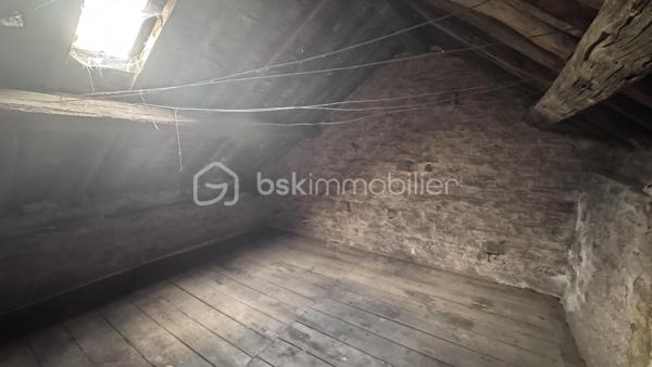 🔨 EXCLUSIVITÉ 🔨

Découvrez cette maison a rénover entièrement sur la place du village de DOUZY.

👉🏿Elle se compose comme tel :
 
. Entrée
. Cuisine
. Séjour
. Wc
. Accès au garage pouvant être rénover afin d'agrandir la maison avec la création d'une salle de bain et d'un salon.

👉🏿A L'étage : 

. Deux chambres

👉🏿Grenier : 

. Aménagement de deux chambres supplémentaires possible.

➕Les plus de cette maison : 

. Double vitrage PVC à l'étage
. Un terrain non attenant pouvant être loué pour une meilleure rentabilité.
. Toiture correcte 

Audit et Dpe a disposition.

Visites à tous moments