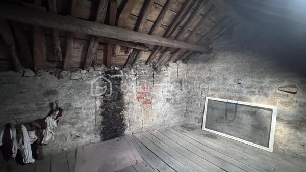 🔨 EXCLUSIVITÉ 🔨

Découvrez cette maison a rénover entièrement sur la place du village de DOUZY.

👉🏿Elle se compose comme tel :
 
. Entrée
. Cuisine
. Séjour
. Wc
. Accès au garage pouvant être rénover afin d'agrandir la maison avec la création d'une salle de bain et d'un salon.

👉🏿A L'étage : 

. Deux chambres

👉🏿Grenier : 

. Aménagement de deux chambres supplémentaires possible.

➕Les plus de cette maison : 

. Double vitrage PVC à l'étage
. Un terrain non attenant pouvant être loué pour une meilleure rentabilité.
. Toiture correcte 

Audit et Dpe a disposition.

Visites à tous moments