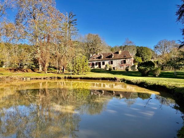 Belle chartreuse du XVIIe siècle en Périgord, proche Bergerac