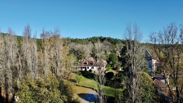 Belle chartreuse du XVIIe siècle en Périgord, proche Bergerac