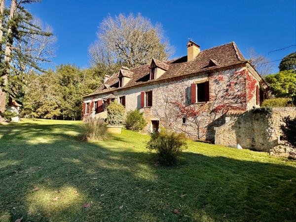 Belle chartreuse du XVIIe siècle en Périgord, proche Bergerac