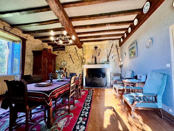 Belle chartreuse du XVIIe siècle en Périgord, proche Bergerac