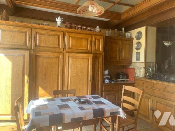 A VENDRE - A BAILLEUL dans le NORD (59) - Maison de ville mitoyenne d'un côté, située à proximi...
