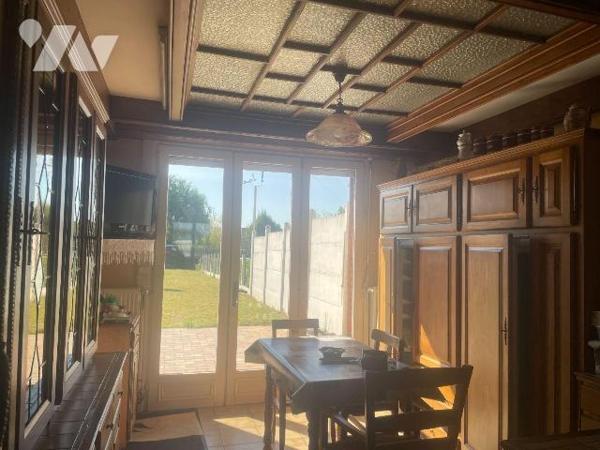 A VENDRE - A BAILLEUL dans le NORD (59) - Maison de ville mitoyenne d'un côté, située à proximi...