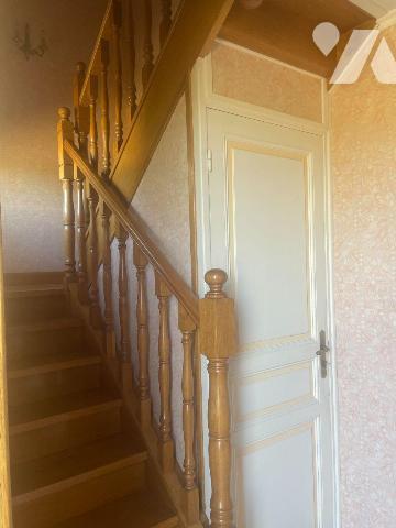 A VENDRE - A BAILLEUL dans le NORD (59) - Maison de ville mitoyenne d'un côté, située à proximi...