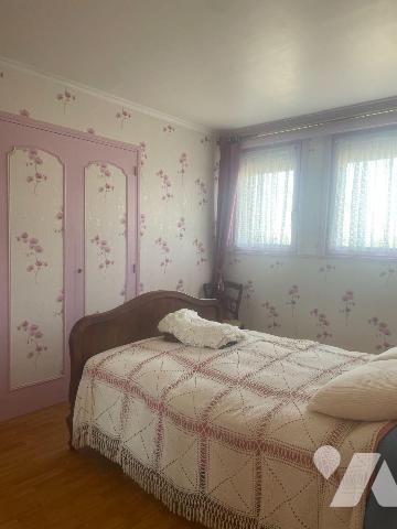 A VENDRE - A BAILLEUL dans le NORD (59) - Maison de ville mitoyenne d'un côté, située à proximi...