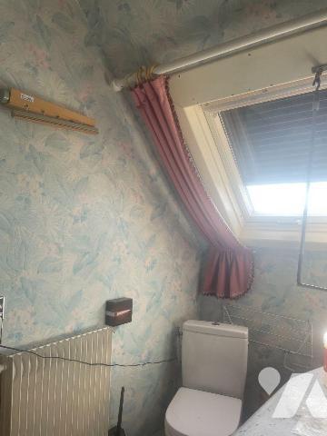 A VENDRE - A BAILLEUL dans le NORD (59) - Maison de ville mitoyenne d'un côté, située à proximi...