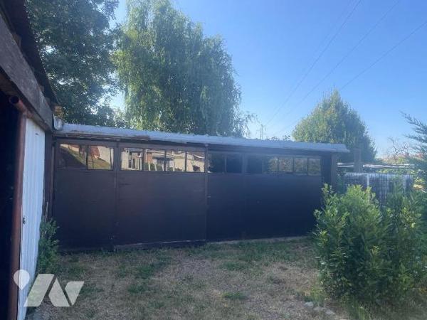 A VENDRE - A BAILLEUL dans le NORD (59) - Maison de ville mitoyenne d'un côté, située à proximi...