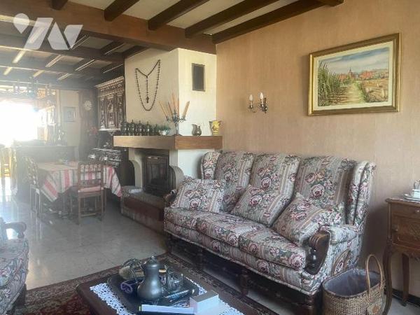 A VENDRE - A BAILLEUL dans le NORD (59) - Maison de ville mitoyenne d'un côté, située à proximi...