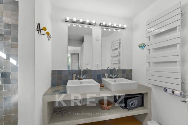 PROPRIETE FRONT DE MER