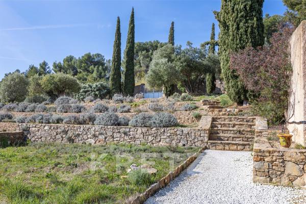 PROPRIETE FRONT DE MER