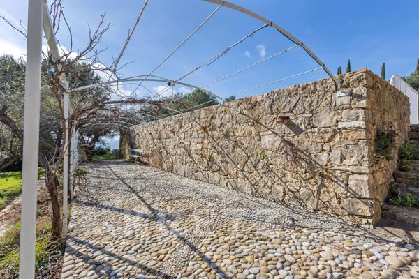 PROPRIETE FRONT DE MER