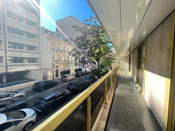 Location Appartement 5 pièces 139 m² - Paris 75116