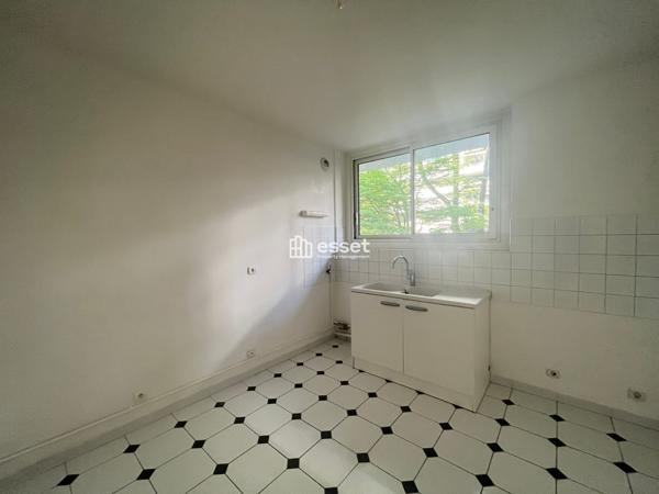 Location Appartement 5 pièces 139 m² - Paris 75116