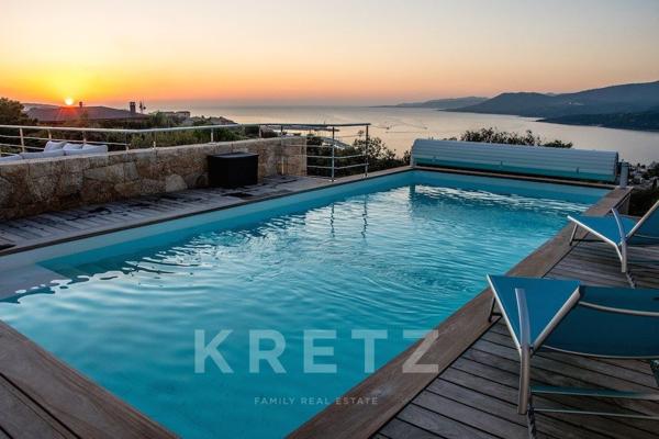 Villa contemporaine avec vue panoramique sur le golfe de Propriano