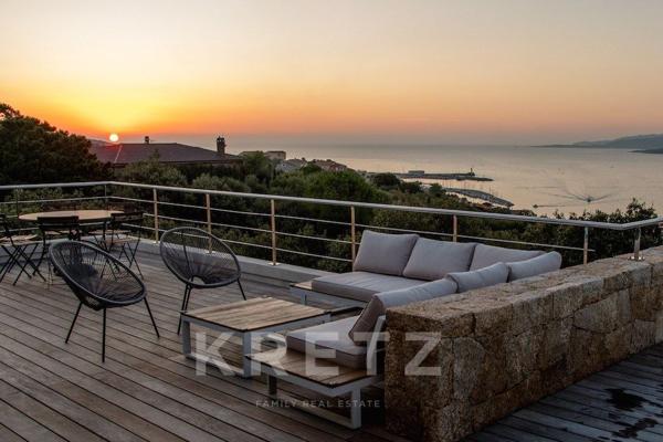 Villa contemporaine avec vue panoramique sur le golfe de Propriano