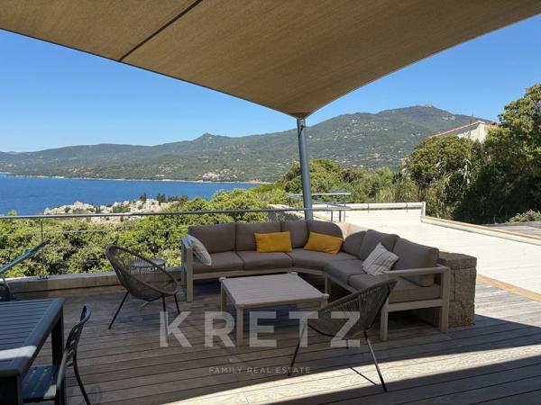 Villa contemporaine avec vue panoramique sur le golfe de Propriano