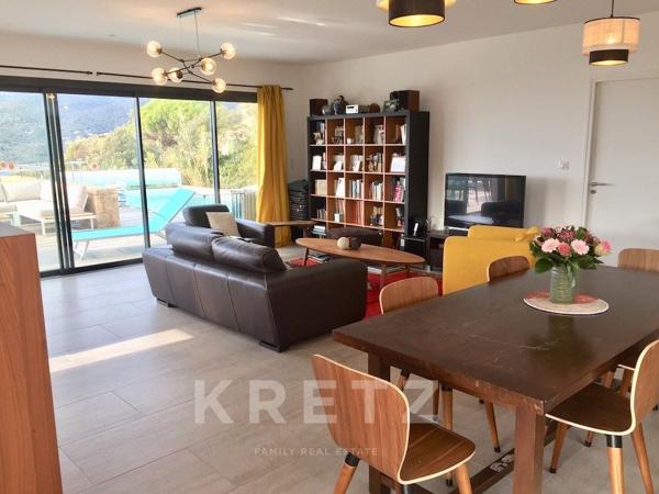 Villa contemporaine avec vue panoramique sur le golfe de Propriano