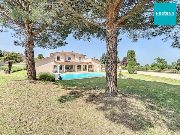 Montbrison (42600) : Maison de prestige 159 m² avec piscine chauffée et terrain arboré de 1919 m²