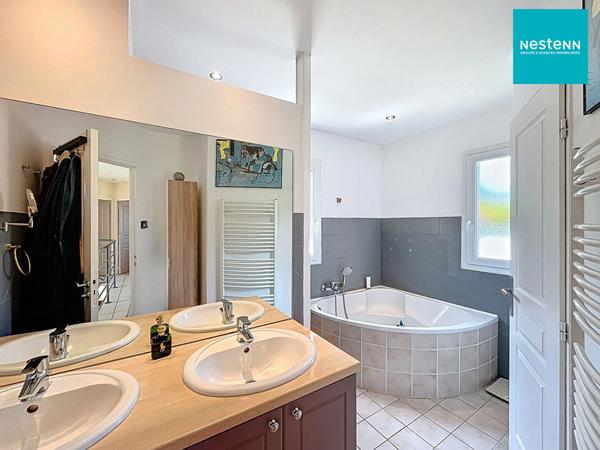 Montbrison (42600) : Maison de prestige 159 m² avec piscine chauffée et terrain arboré de 1919 m²