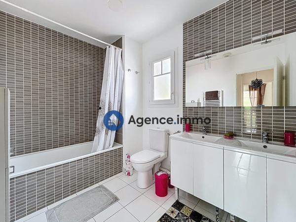 À vendre - Maison mitoyenne 2 côtés, 4 pièces située à Urrugne (64122)
