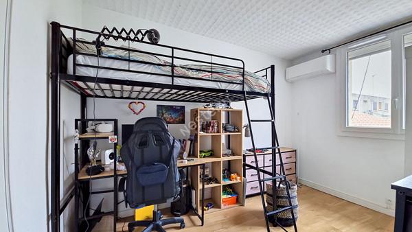 Maison T4 de 80m² avec deux extérieurs et un abris de rangement
