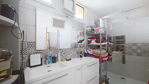 Maison T4 de 80m² avec deux extérieurs et un abris de rangement