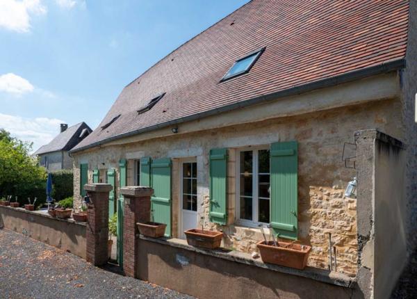 Maison ancienne - Gourdon Secteur GOURDON - Jolie longère en pierre restaurée 3 chambres avec jardin, puits, espace parking et garage