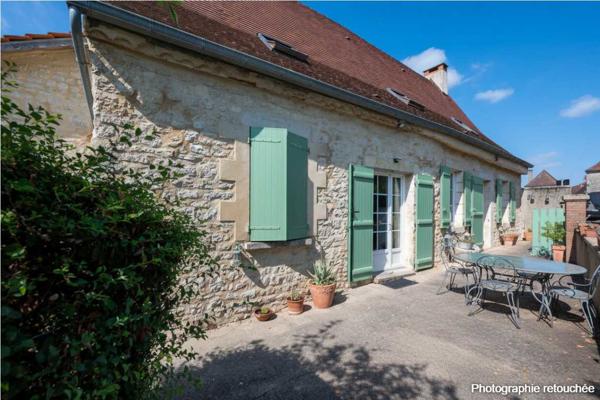 Maison ancienne - Gourdon Secteur GOURDON - Jolie longère en pierre restaurée 3 chambres avec jardin, puits, espace parking et garage