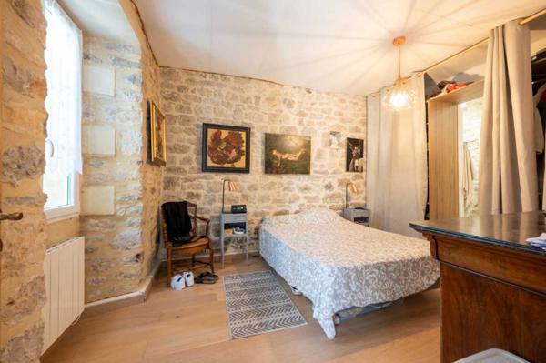 Maison ancienne - Gourdon Secteur GOURDON - Jolie longère en pierre restaurée 3 chambres avec jardin, puits, espace parking et garage