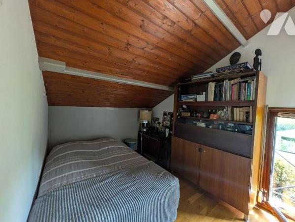 À Irodouer, à proximité de l'agglomération, ensemble immobilier composé d'une maison d'habitati...