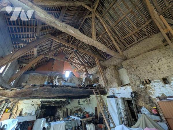 À Irodouer, à proximité de l'agglomération, ensemble immobilier composé d'une maison d'habitati...