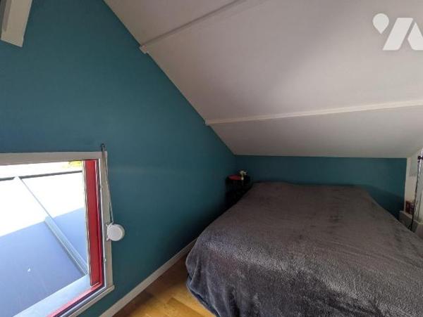 À Irodouer, à proximité de l'agglomération, ensemble immobilier composé d'une maison d'habitati...