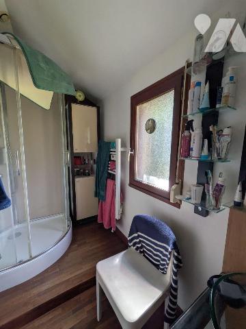 À Irodouer, à proximité de l'agglomération, ensemble immobilier composé d'une maison d'habitati...