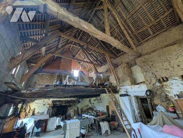 À Irodouer, à proximité de l'agglomération, ensemble immobilier composé d'une maison d'habitati...