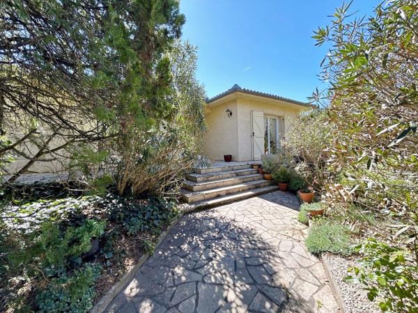 Maison 4 pièce(s) de plain pied sur sous-sol total et avec piscine