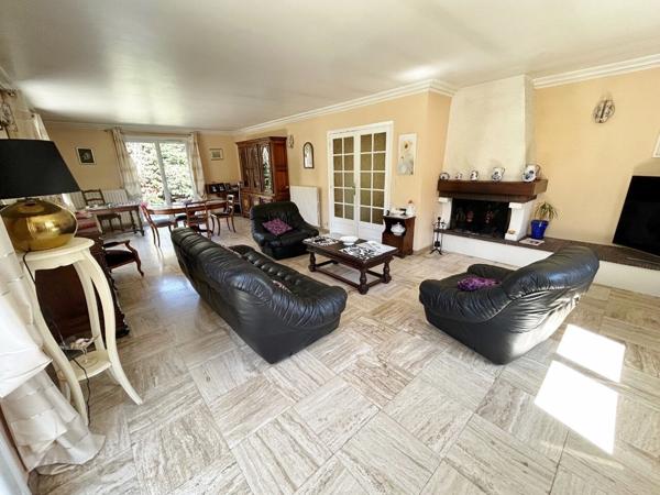 Maison 4 pièce(s) de plain pied sur sous-sol total et avec piscine