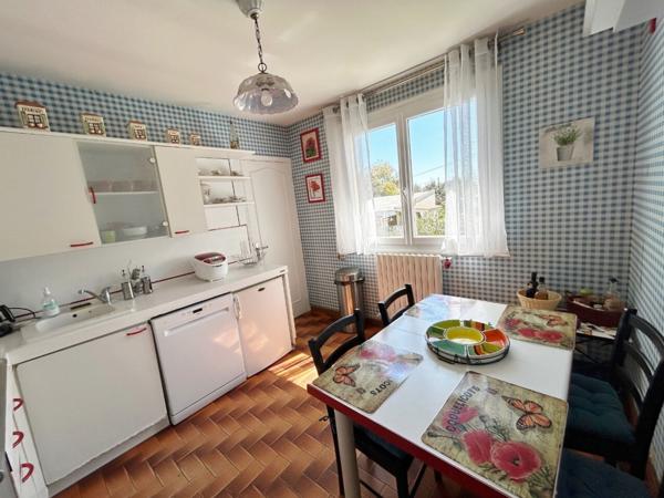 Maison 4 pièce(s) de plain pied sur sous-sol total et avec piscine