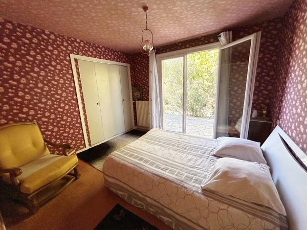 Maison 4 pièce(s) de plain pied sur sous-sol total et avec piscine