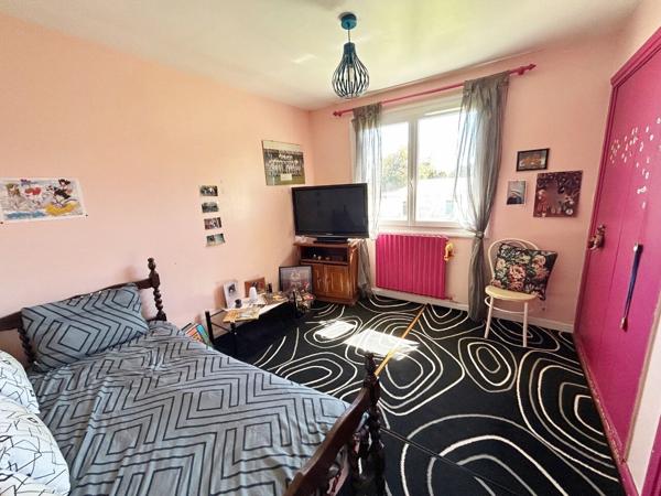 Maison 4 pièce(s) de plain pied sur sous-sol total et avec piscine