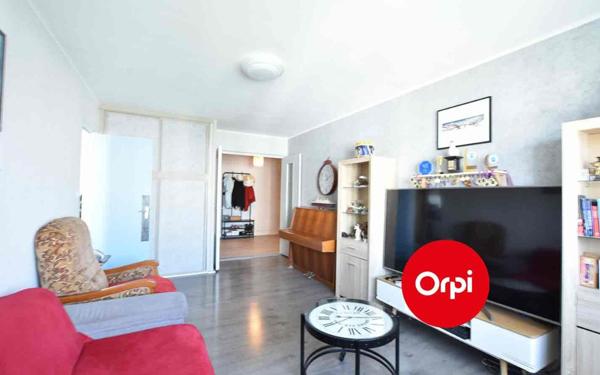 Appartement à vendre    5 pièces • 101,47 m2 Saint-Priest