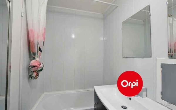 Appartement à vendre    5 pièces • 101,47 m2 Saint-Priest