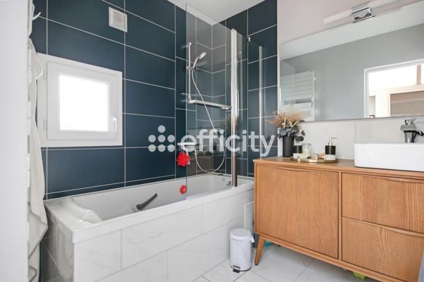Maison
         4 pièces
        - 107 m² Exclusivité 645 000 €*