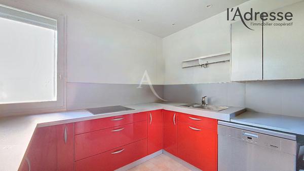 PUTEAUX/ Avenue du Général de Gaulle - Appartement 3 pièces de 67m² avec Cave et Parking