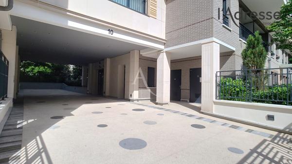 Suresnes / Belvedère - Appartement 4 pièces 75m² - Terrasse 5m² - Parking - Prestations ***